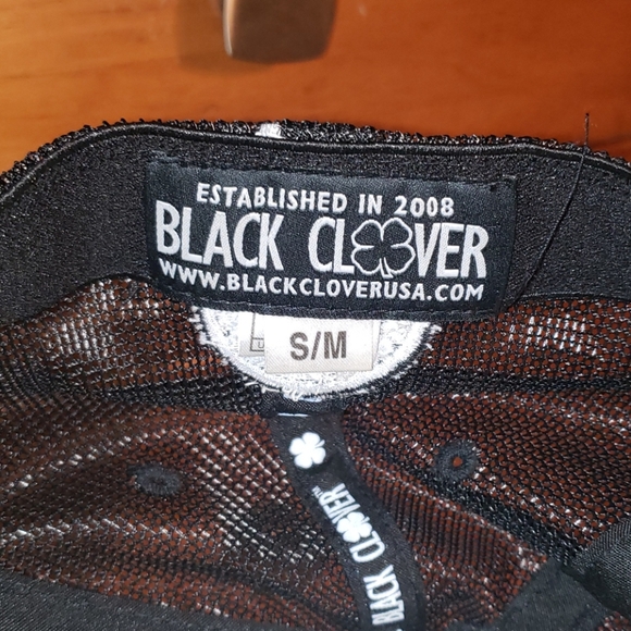 New Black Clover S/M Camouflage Mesh Back Hat - Picture 4 of 5